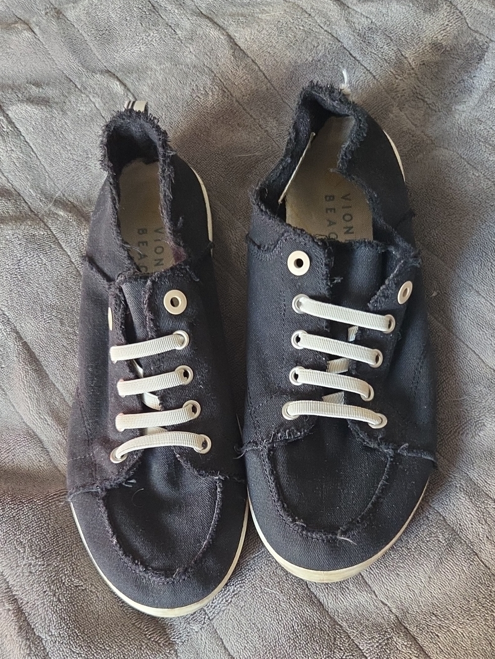 Vionic Black Women's Frayed-Edge Canvas Pismo Beach Sneakers, Size 10